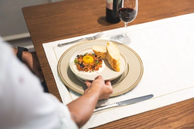 Primeiro prato de uma experiência gastronômica preparada por Patricya Santiago.